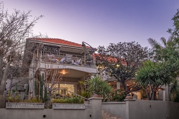 Klein Windhoek House For Sale: 3 beds, flats, business consent, ample parking.