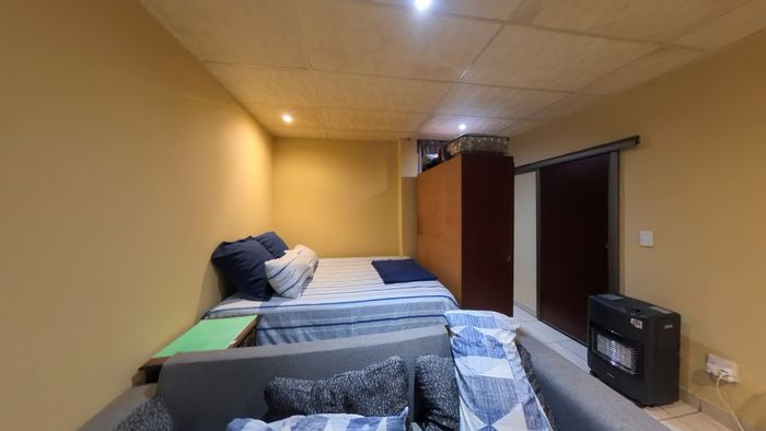 Flat for Sale in Pretoria Central: Bachelor unit near transport, shopping, and amenities.