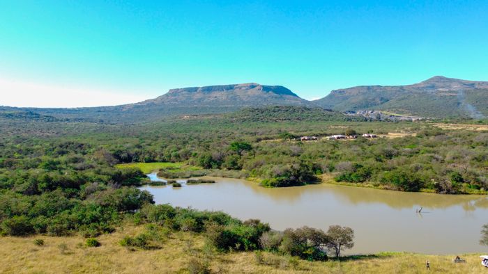 Dundee Rural Farm For Sale: 1,093 ha with grazing, water resources, and game potential.