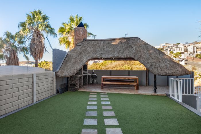 Kleine Kuppe House For Sale: 3 Beds, Home Office, Outdoor Lapa, Double Garage.