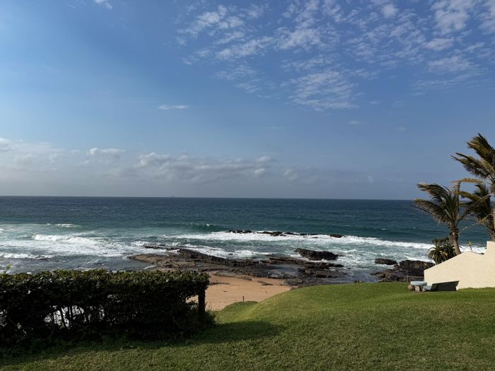 For Sale: Spacious 7-bedroom house with cottages, beachfront in Sheffield Beach.