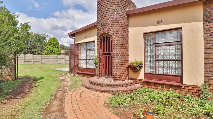 Dersley House For Sale: 3 Bedrooms, large yard, investment potential, close to amenities.