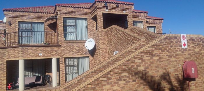 Liefde En Vrede Apartment For Sale: 2 Bedrooms, Security, Close to Amenities.