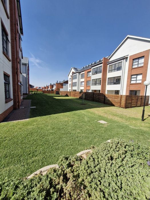 Witfontein Apartment To Rent: 2 Bedrooms, secure estate, closed balcony, ample parking.