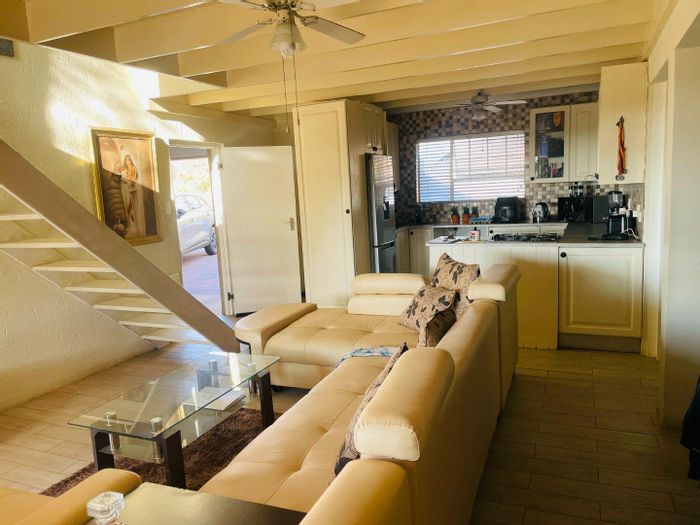 Kengies Townhouse For Sale: Open-plan living, private garden, pool, double garage.
