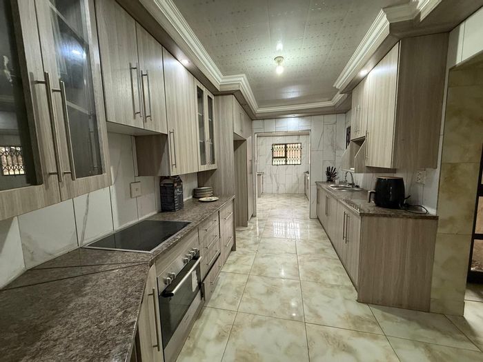 Waldrift House For Sale: 5 Bedrooms, Entertainment Area, Solar Panels, Pet Friendly.