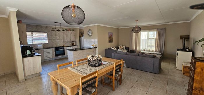 For Sale: House in Bendor with 3 bedrooms, secure estate, and private garden.