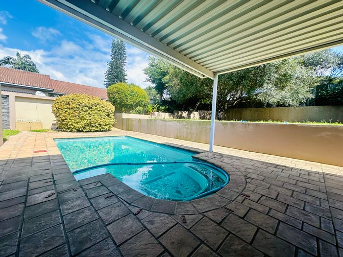 4-Bedroom House To Rent in Meer En See with pool, garages, and entertainment area.