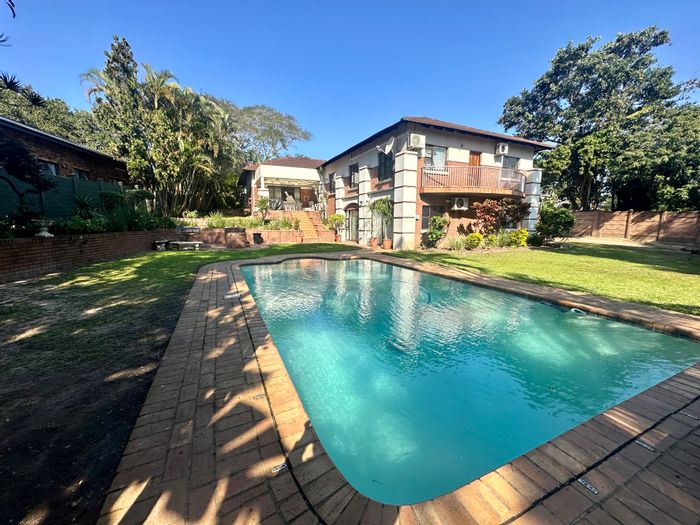 For Sale: House in Meer En See with pool, flatlet, and ample parking.