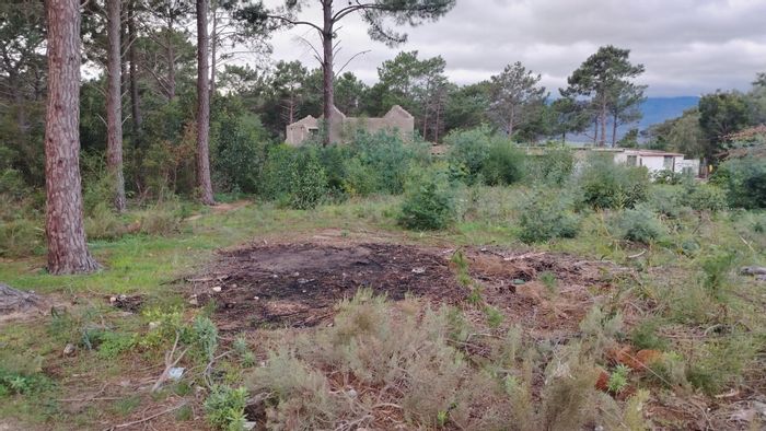 Vacant Land Residential in Bot River Central For Sale - 595m² with mountain views.