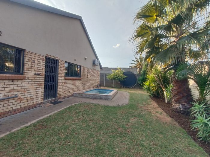 For Sale: House in Vanderbijlpark Sw 1 with pool, garden, and security features.
