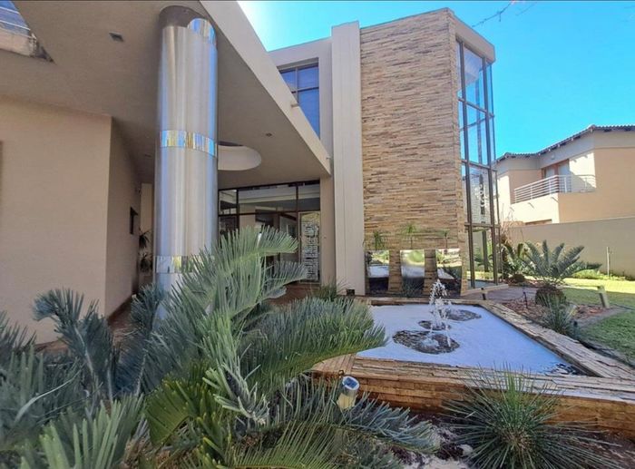 Cycad Estate House For Sale: 4 beds, pool, bar, inverter, secure living.