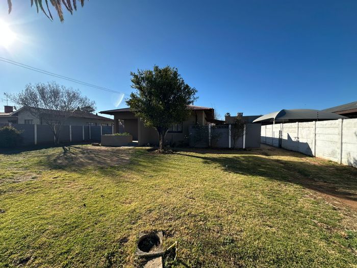 Duncanville House For Sale: 3 Bedrooms, Garden, Garage, Pet Friendly, Servant Quarters.