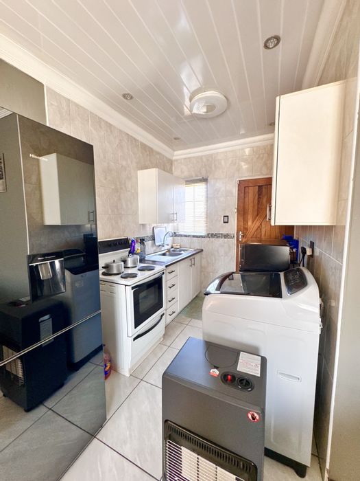 2-Bedroom House To Rent in Tasbet Park with spacious yard and double garage.