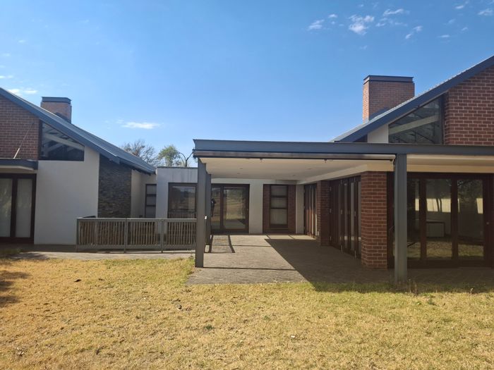 4-Bedroom House For Sale in Witfontein with Golf Course Views and Amenities.