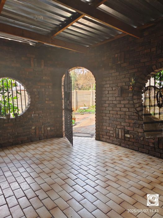 For Sale: House in Sasolburg Ext 12 with 4 beds, flat, lapa, and yard.