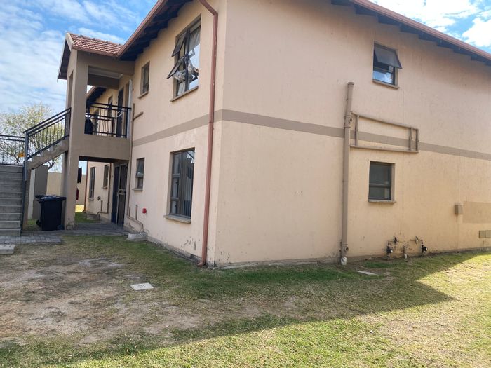 Parkrand Townhouse For Sale: Ground floor, garden, patio, 2 beds, 1 bath.