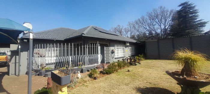 For Sale: House in Meyerton Central with borehole, solar system, and flatlet.