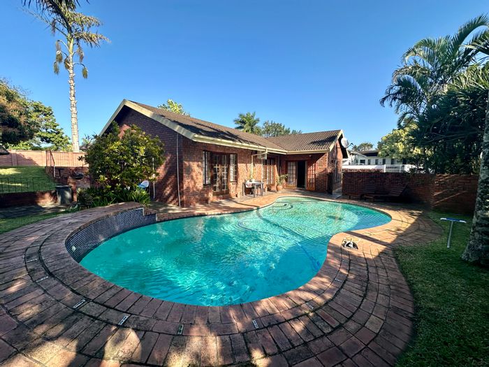 For Sale: House in Meer En See with pool, garden, Lapa, and 3 bedrooms.