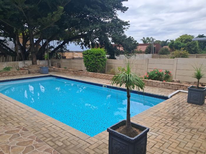 Manor Heights House For Sale: 3 beds, pool access, indoor braai, secure parking.