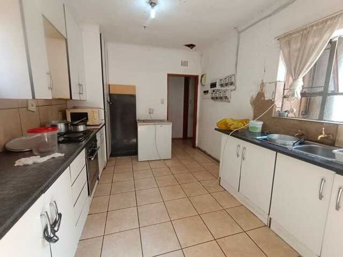 For Sale: House in Vanderbijlpark CE 5 with three bedrooms, garage, and rental income.