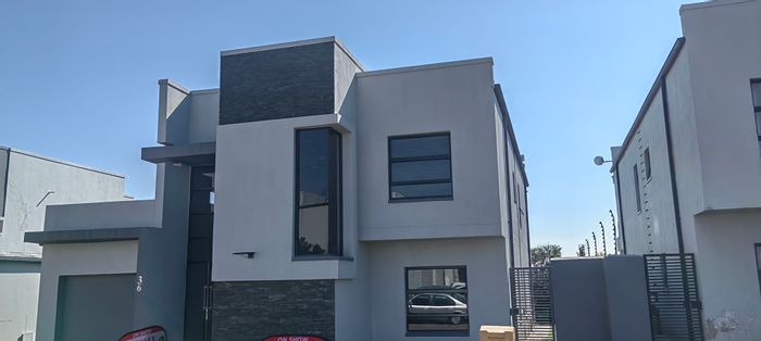 For Sale: Spacious 4-Bedroom Apartment in Ormonde with Pool and Gourmet Kitchen.