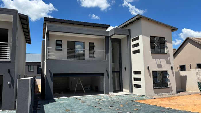 For Sale: House in Montana with 4 beds, eco estate, wildlife, and security.