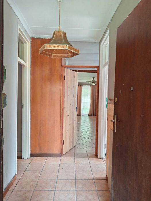 Spacious 4-bedroom house with bonus flat in Sasolburg Central, To Rent.