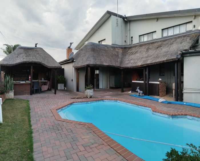 For Sale: Spacious 4-bedroom house in Bothasrus with pool, garage, and solar system.