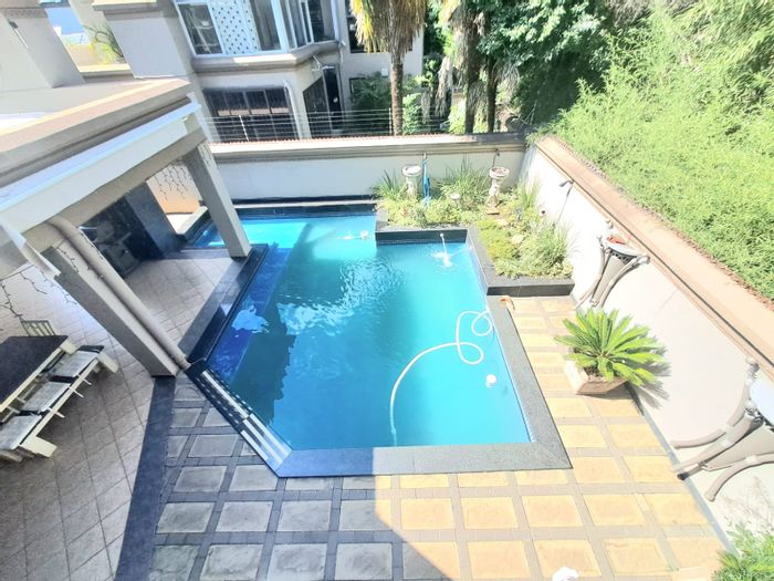 Four-bedroom townhouse in Three Rivers with pool, garage, and versatile spaces. For Sale.