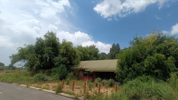 Vacant Land Residential for Sale in Vanderbijlpark SE 4, 3637 m² available.