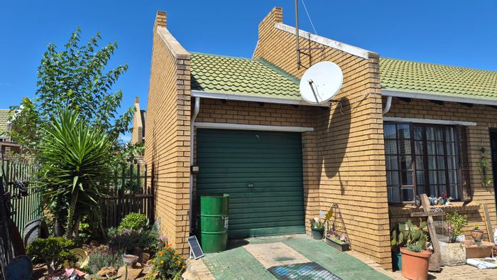 2-Bedroom Townhouse in Model Park For Sale with Garden and Garage.