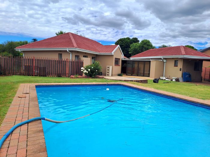 For Sale: Spacious Sonland Park house with pool, flatlet, and extensive security features.