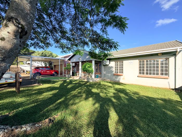 Grantham Park House For Sale: 3 Bedrooms, Pool, Security, Entertaining Spaces.