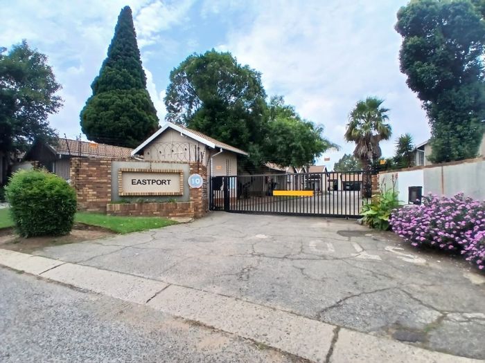 1.5-Bedroom Apartment For Sale in Dalpark Ext 11 with Pool and Braai Area.