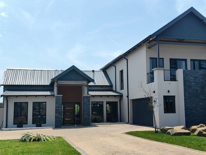 La Camargue Private Country Estate House For Sale: 5 beds, pool, solar power.