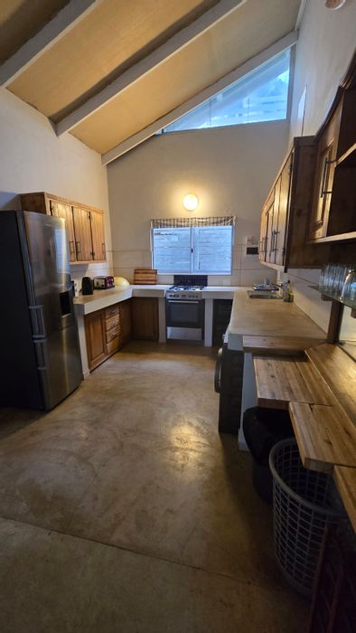 Ballito Central House To Rent: 3 Bedrooms, sea views, near beach and amenities.