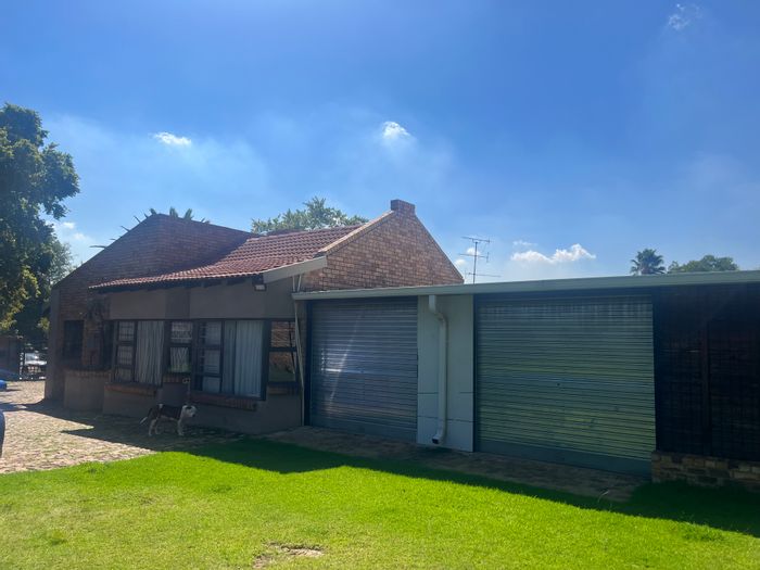 Mayberry Park House For Sale: 3 Bedrooms, Garden, Flatlet, 24-Hour Security.