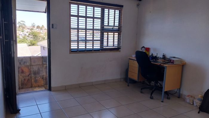 2 Bedroom House For Sale in Haven Hills with secure yard and extension potential.