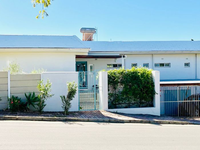 House to Rent in Riebeek Kasteel: 3 Bedrooms, Garden, Borehole Water, Partly Furnished.