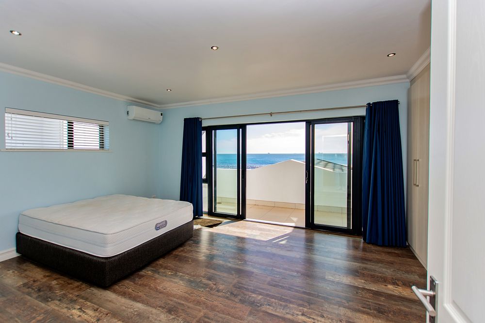 Sliding door to balcony 2nd bedroom