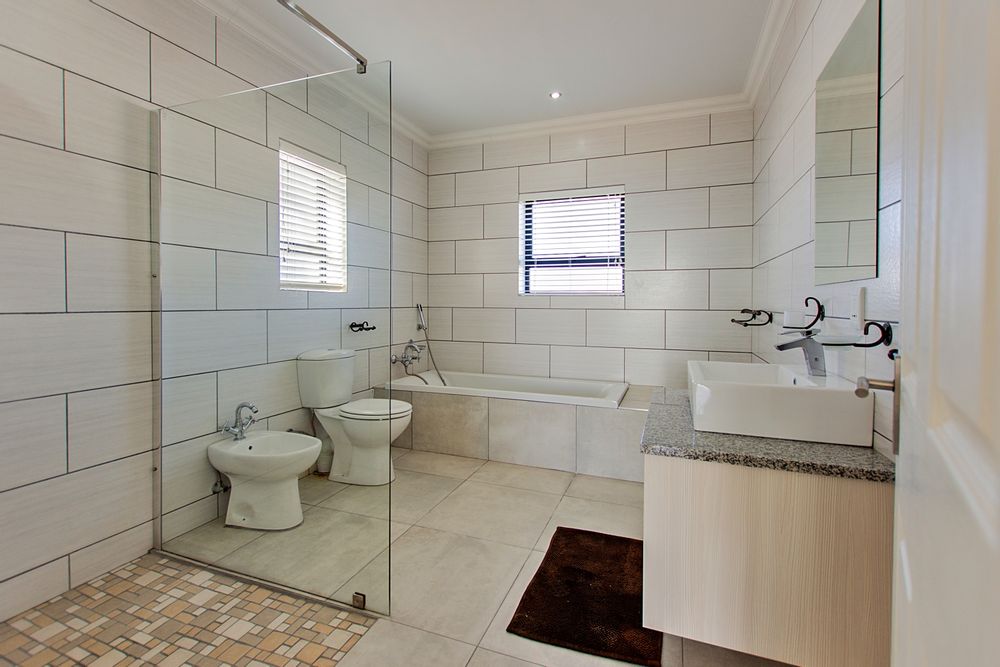 Full ensuite to 1st bedroom