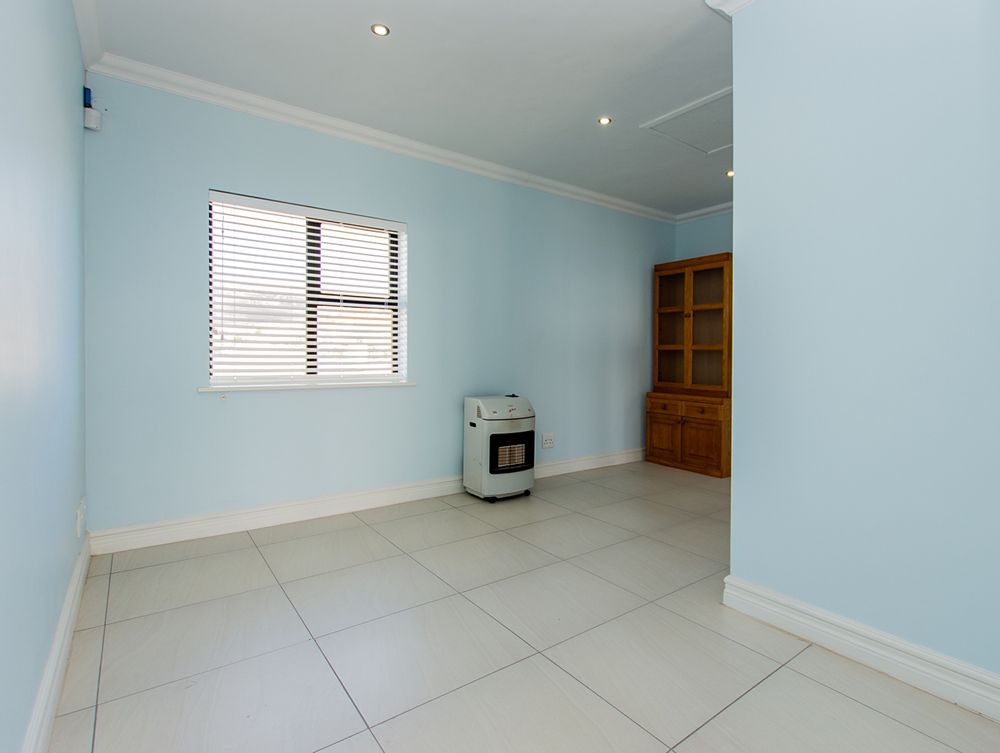 Foyer to upper level