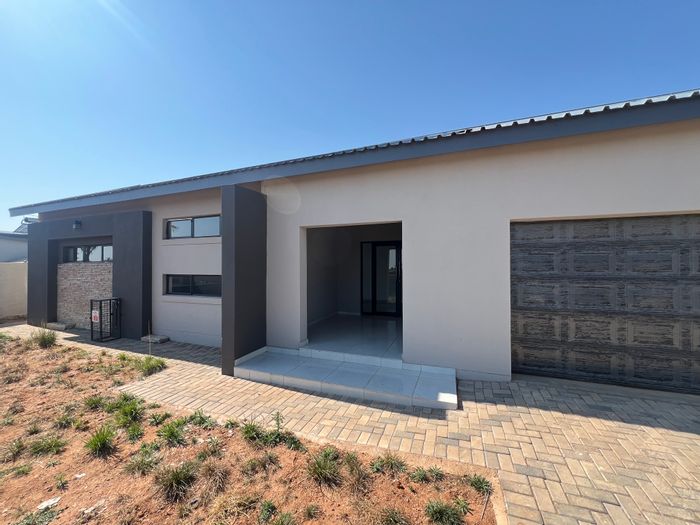 For Sale: Bendor House with open-plan living, covered braai, and double garage.