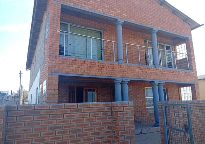 Rosedale House For Sale: 4 Bedrooms, 2 Bathrooms, Close to Schools and Amenities.