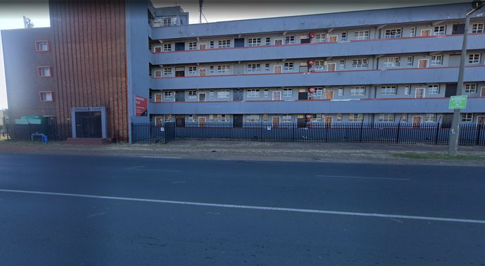 For Sale: 1-Bedroom Apartment in Benoni South with security, parking, and convenience.
