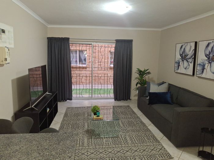Rynfield Apartment For Sale: 2-bed, pool, security, close to schools and shops.