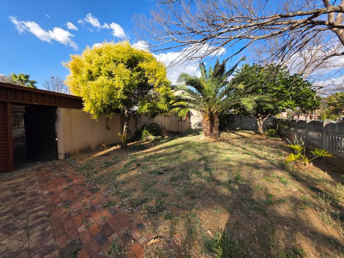 For Sale: House in Sasolburg Ext 12 with 3 bedrooms, garage, and ample parking.