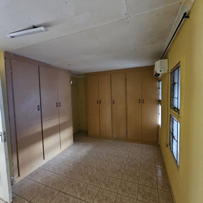 Cottage To Rent in Brackenham: Secure, private with carport, air conditioning, and outbuilding.