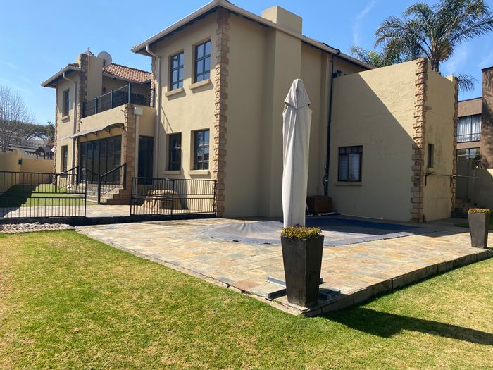 For Sale: Glen Erasmia House with pool, study, and double garage.